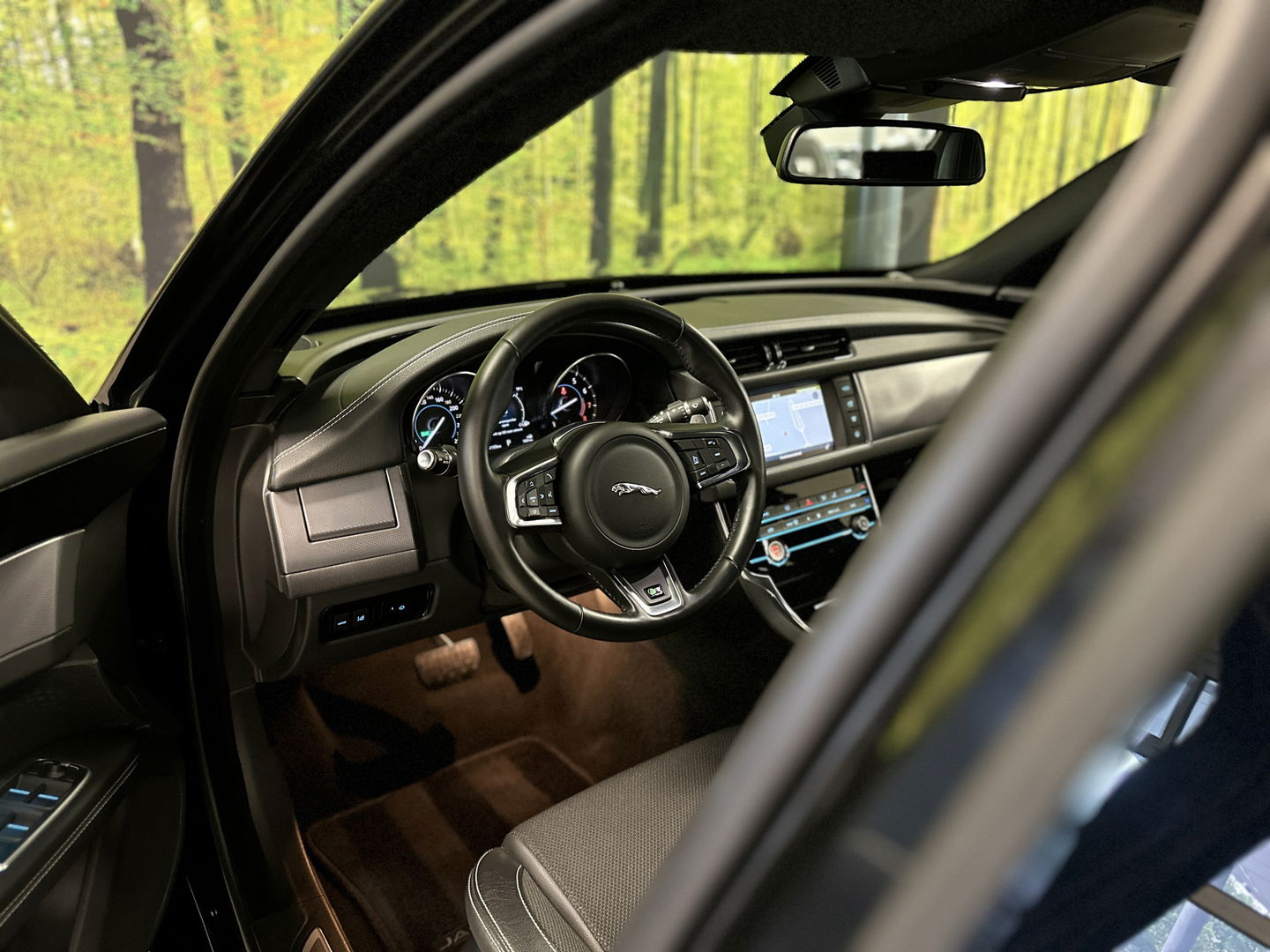 Jaguar XF 2.0 Prestige | Cruise Control | Achteruitrijcamera | Stoelverwarming | Parkeersensoren | Elektrische Stoelen |