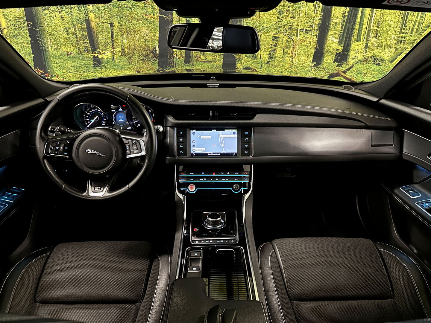Jaguar XF 2.0 Prestige | Cruise Control | Achteruitrijcamera | Stoelverwarming | Parkeersensoren | Elektrische Stoelen |
