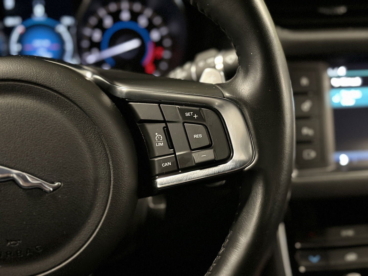 Jaguar XF 2.0 Prestige | Cruise Control | Achteruitrijcamera | Stoelverwarming | Parkeersensoren | Elektrische Stoelen |