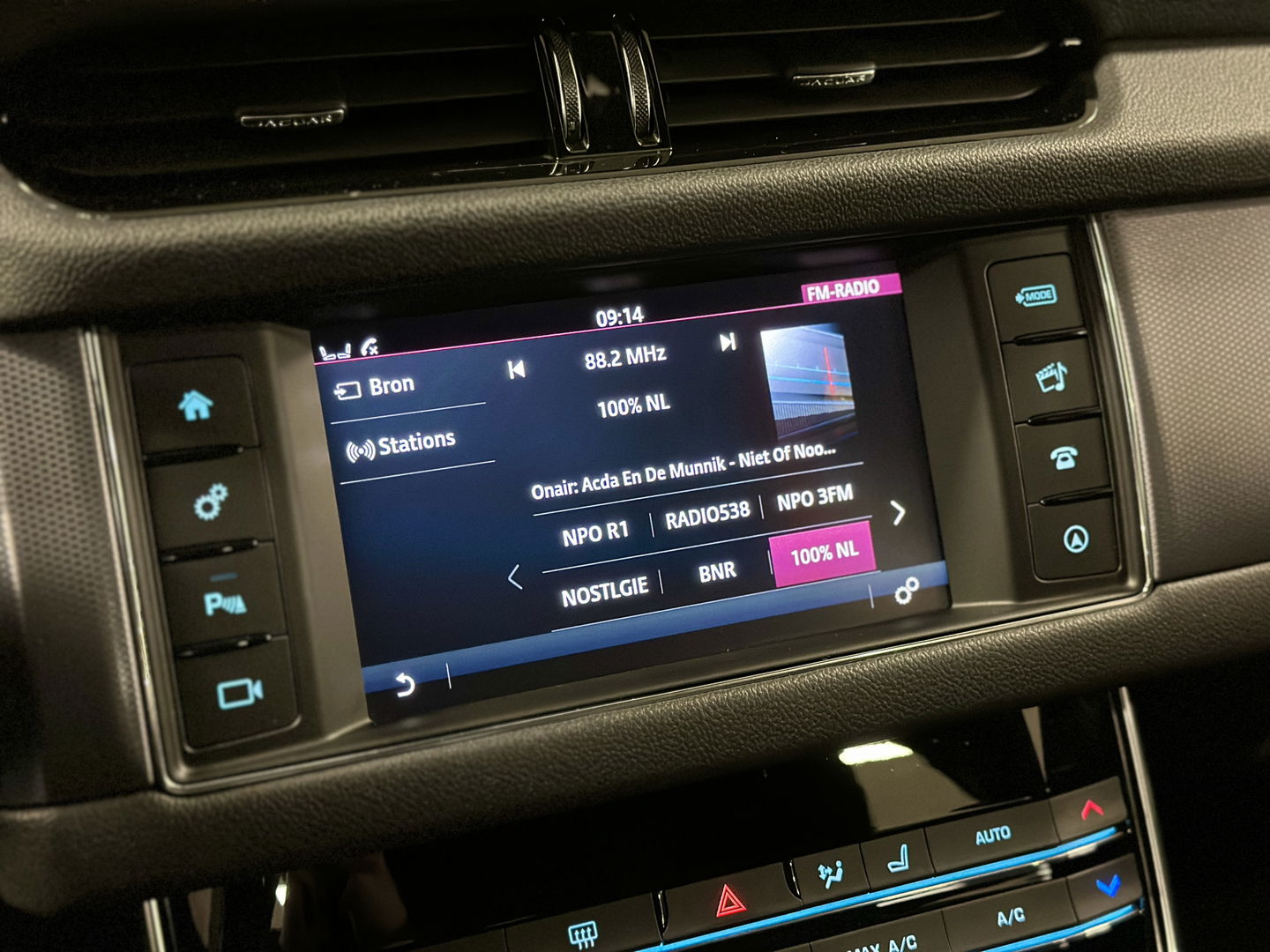 Jaguar XF 2.0 Prestige | Cruise Control | Achteruitrijcamera | Stoelverwarming | Parkeersensoren | Elektrische Stoelen |