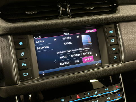 Jaguar XF 2.0 Prestige | Cruise Control | Achteruitrijcamera | Stoelverwarming | Parkeersensoren | Elektrische Stoelen |