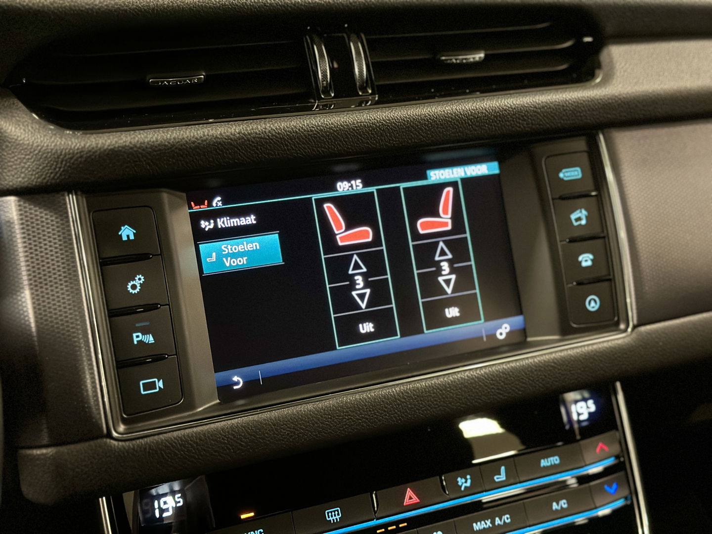 Jaguar XF 2.0 Prestige | Cruise Control | Achteruitrijcamera | Stoelverwarming | Parkeersensoren | Elektrische Stoelen |