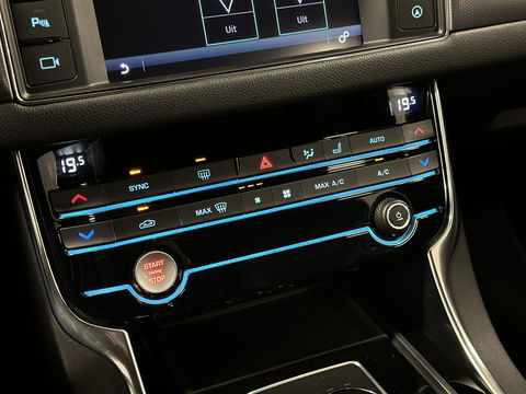Jaguar XF 2.0 Prestige | Cruise Control | Achteruitrijcamera | Stoelverwarming | Parkeersensoren | Elektrische Stoelen |