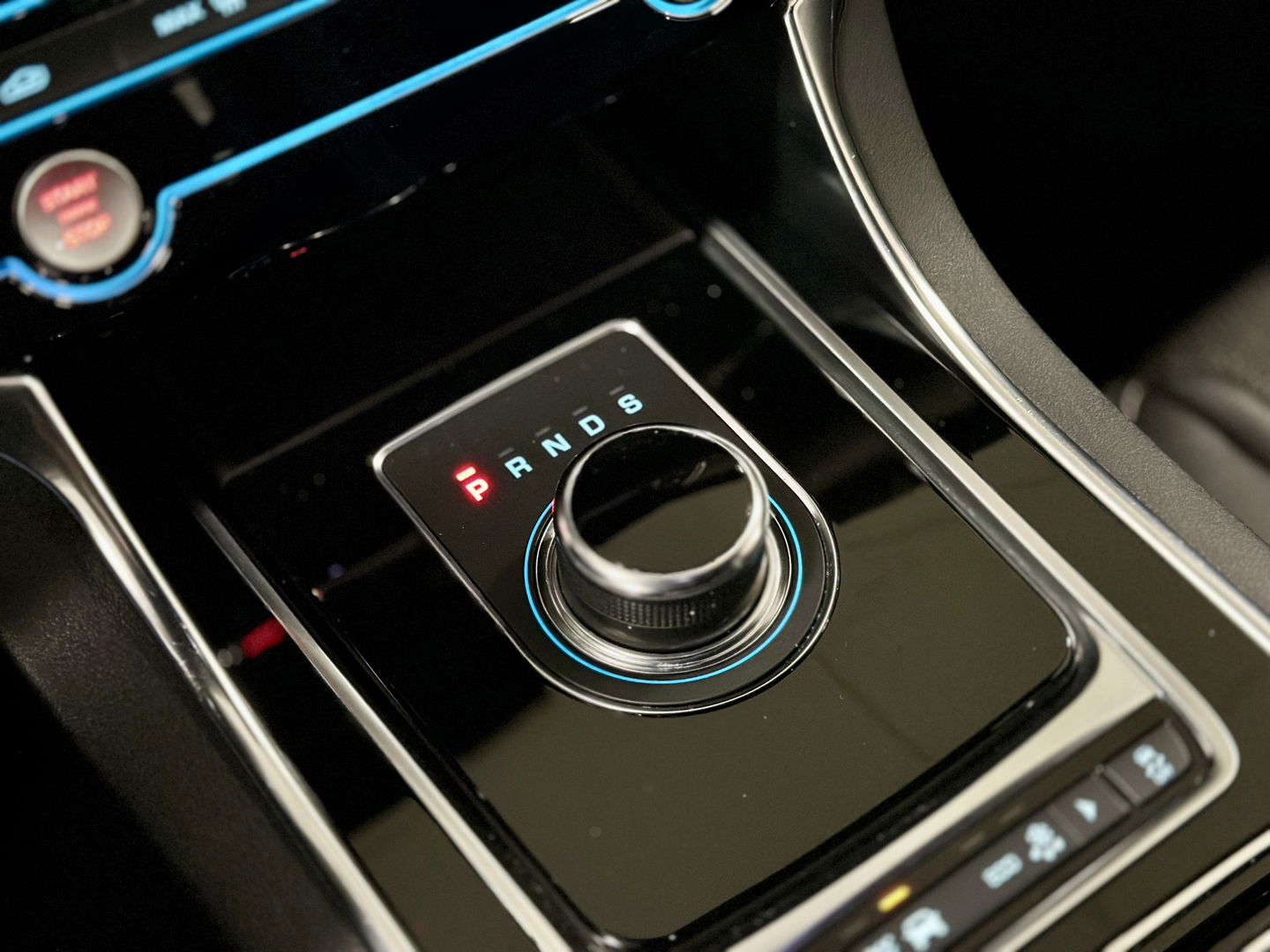 Jaguar XF 2.0 Prestige | Cruise Control | Achteruitrijcamera | Stoelverwarming | Parkeersensoren | Elektrische Stoelen |