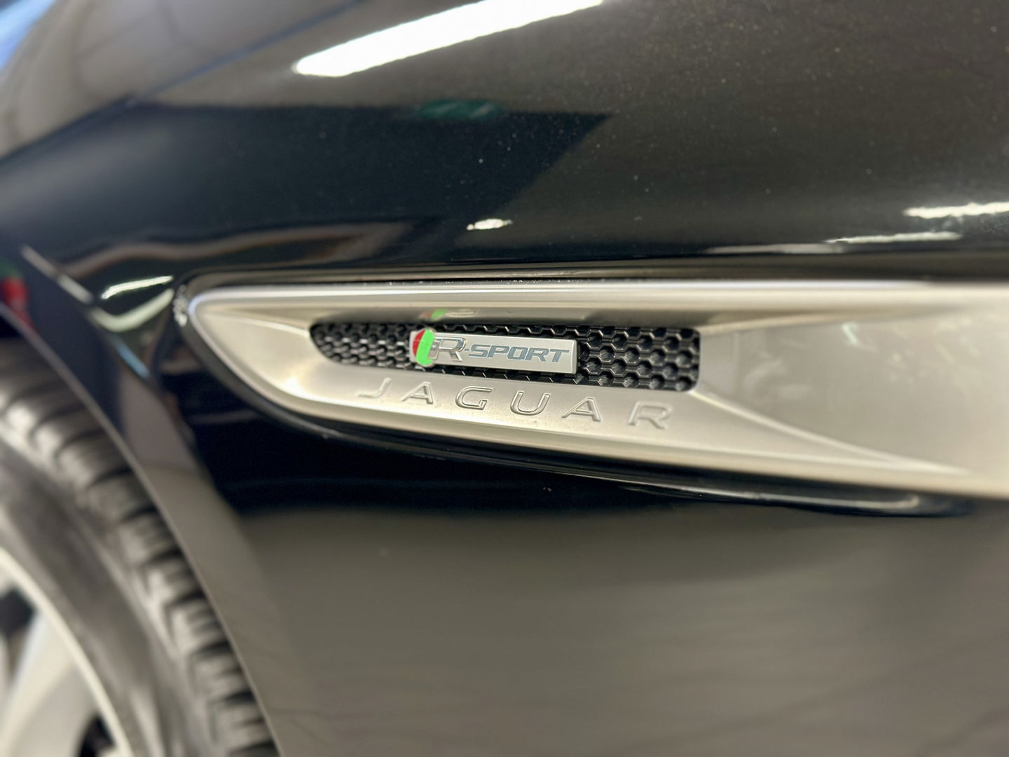 Jaguar XF 2.0 Prestige | Cruise Control | Achteruitrijcamera | Stoelverwarming | Parkeersensoren | Elektrische Stoelen |