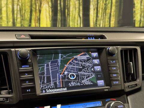 Toyota RAV4 2.5 Hybrid Executive Business | Elektrische Bestuurdersstoel | Cruise Control | Achteruitrijcamera | Parkeersensoren | Keyless | Elektrische Achterklep | Bluetooth | Navigatie |