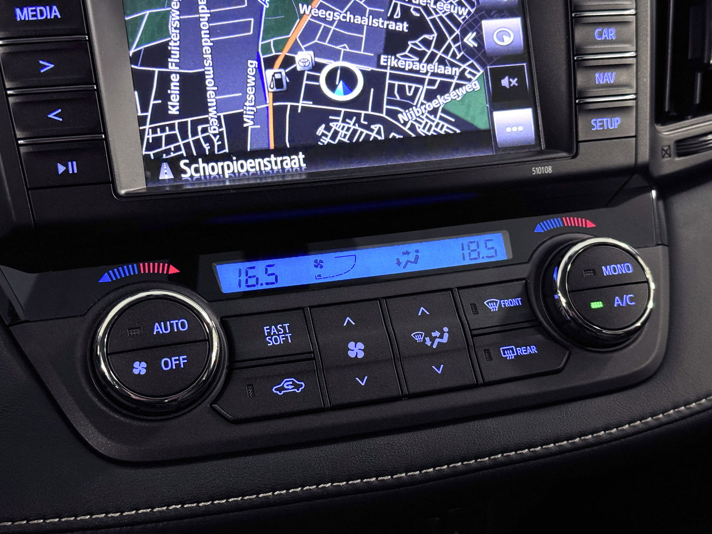 Toyota RAV4 2.5 Hybrid Executive Business | Elektrische Bestuurdersstoel | Cruise Control | Achteruitrijcamera | Parkeersensoren | Keyless | Elektrische Achterklep | Bluetooth | Navigatie |