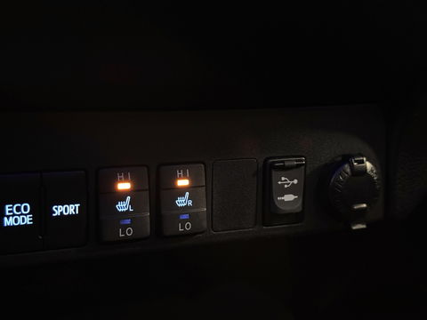 Toyota RAV4 2.5 Hybrid Executive Business | Elektrische Bestuurdersstoel | Cruise Control | Achteruitrijcamera | Parkeersensoren | Keyless | Elektrische Achterklep | Bluetooth | Navigatie |