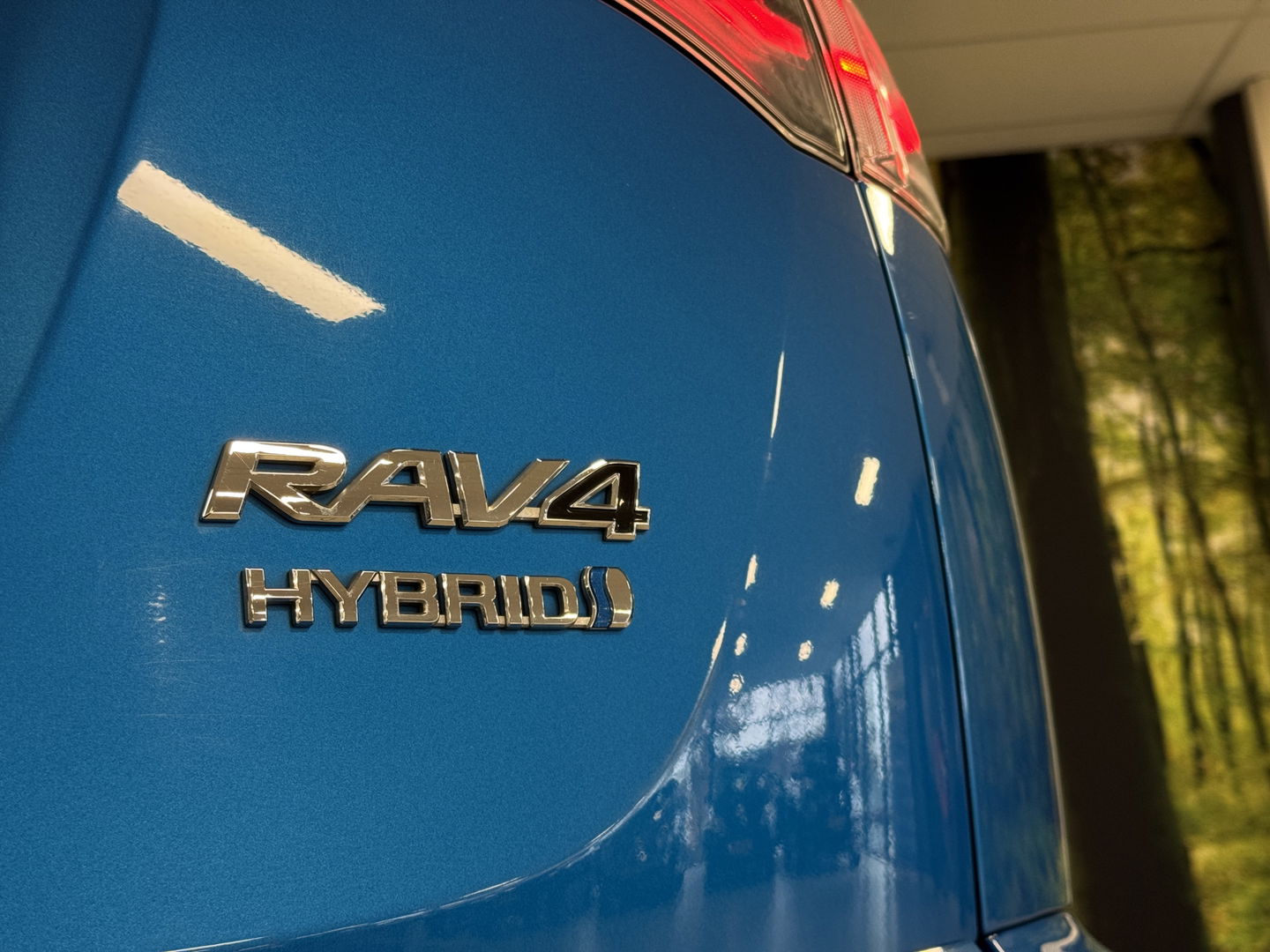 Toyota RAV4 2.5 Hybrid Executive Business | Elektrische Bestuurdersstoel | Cruise Control | Achteruitrijcamera | Parkeersensoren | Keyless | Elektrische Achterklep | Bluetooth | Navigatie |