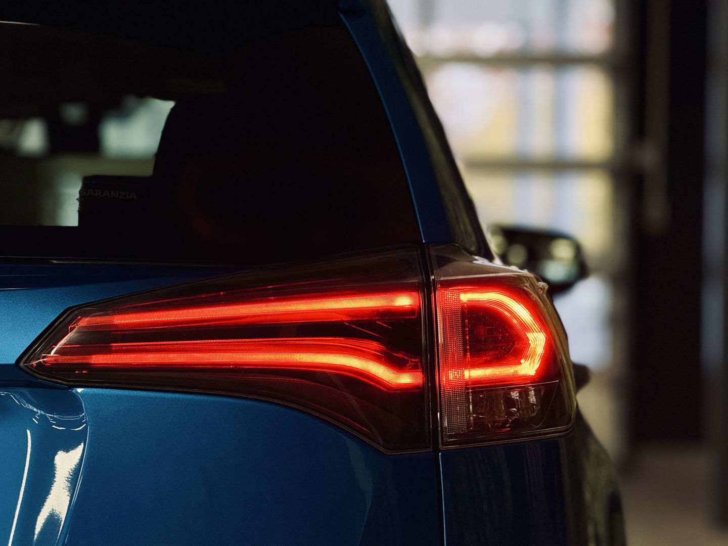 Toyota RAV4 2.5 Hybrid Executive Business | Elektrische Bestuurdersstoel | Cruise Control | Achteruitrijcamera | Parkeersensoren | Keyless | Elektrische Achterklep | Bluetooth | Navigatie |
