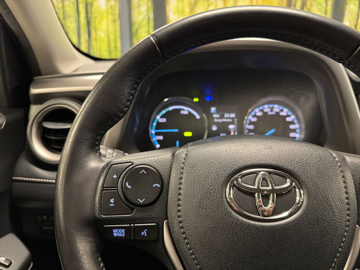 Toyota RAV4 2.5 Hybrid Executive Business | Elektrische Bestuurdersstoel | Cruise Control | Achteruitrijcamera | Parkeersensoren | Keyless | Elektrische Achterklep | Bluetooth | Navigatie |