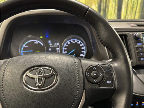 Toyota RAV4 2.5 Hybrid Executive Business | Elektrische Bestuurdersstoel | Cruise Control | Achteruitrijcamera | Parkeersensoren | Keyless | Elektrische Achterklep | Bluetooth | Navigatie |