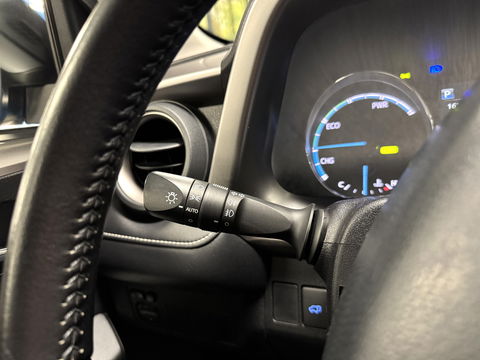Toyota RAV4 2.5 Hybrid Executive Business | Elektrische Bestuurdersstoel | Cruise Control | Achteruitrijcamera | Parkeersensoren | Keyless | Elektrische Achterklep | Bluetooth | Navigatie |