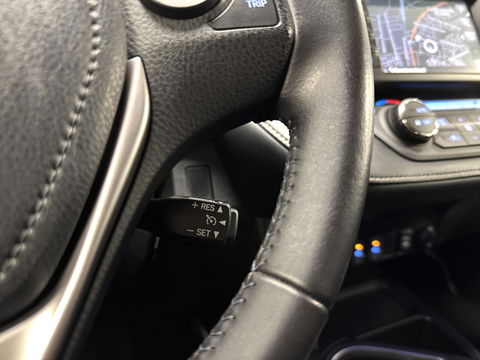 Toyota RAV4 2.5 Hybrid Executive Business | Elektrische Bestuurdersstoel | Cruise Control | Achteruitrijcamera | Parkeersensoren | Keyless | Elektrische Achterklep | Bluetooth | Navigatie |