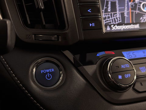 Toyota RAV4 2.5 Hybrid Executive Business | Elektrische Bestuurdersstoel | Cruise Control | Achteruitrijcamera | Parkeersensoren | Keyless | Elektrische Achterklep | Bluetooth | Navigatie |