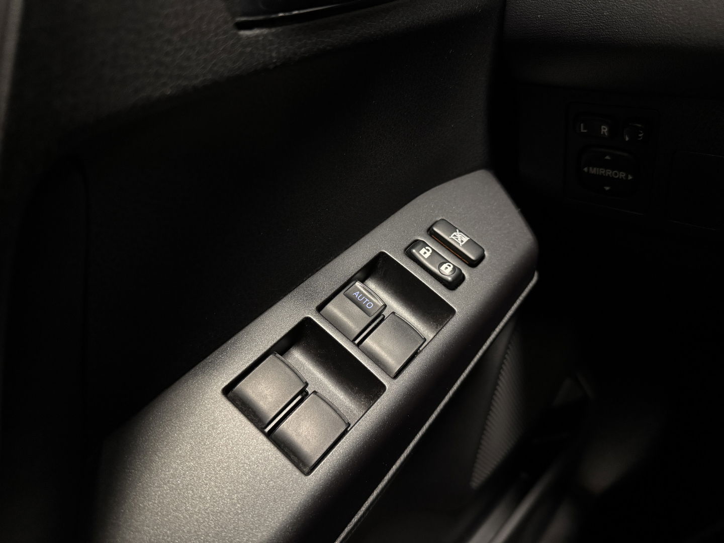 Toyota RAV4 2.5 Hybrid Executive Business | Elektrische Bestuurdersstoel | Cruise Control | Achteruitrijcamera | Parkeersensoren | Keyless | Elektrische Achterklep | Bluetooth | Navigatie |
