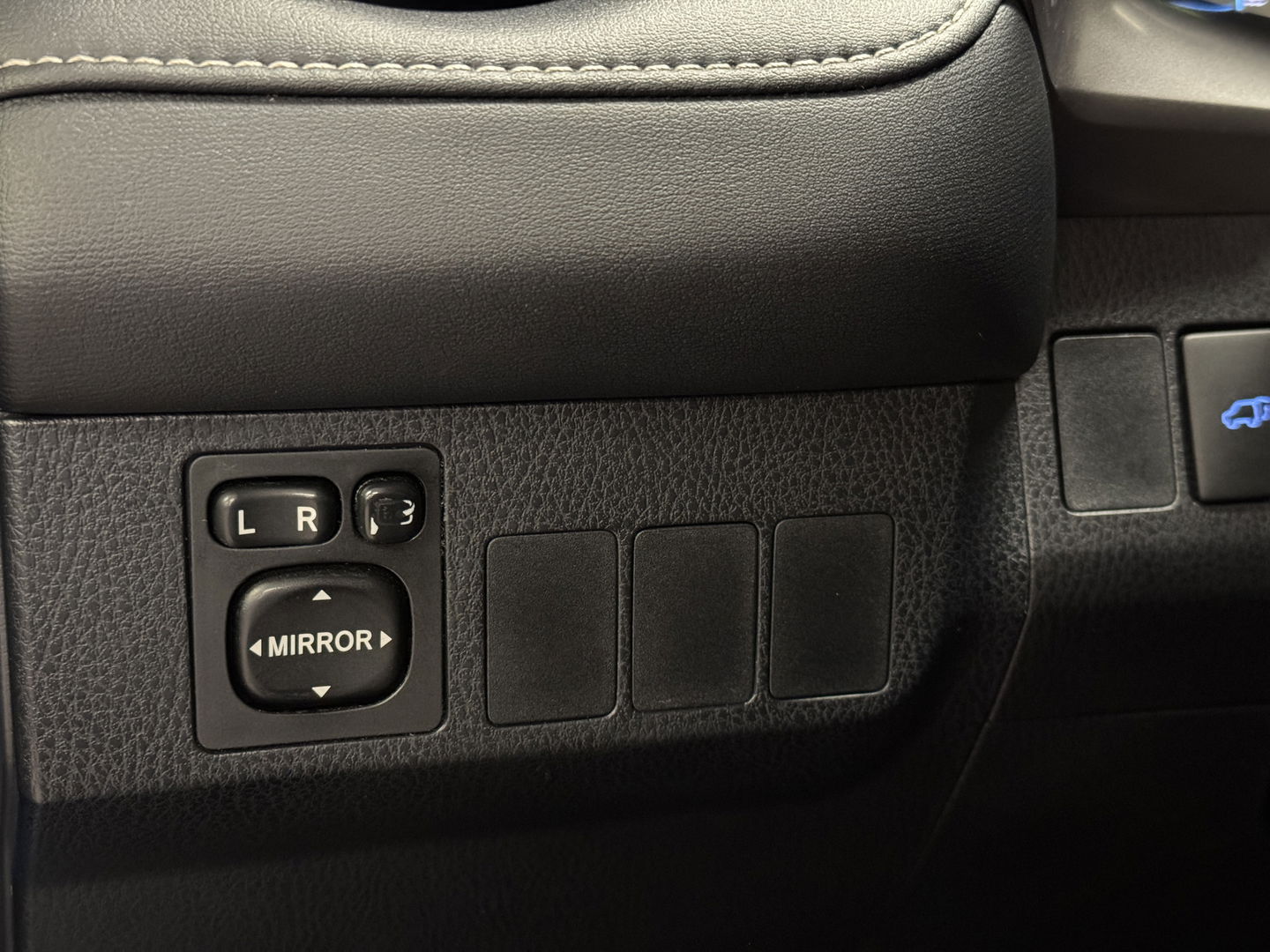 Toyota RAV4 2.5 Hybrid Executive Business | Elektrische Bestuurdersstoel | Cruise Control | Achteruitrijcamera | Parkeersensoren | Keyless | Elektrische Achterklep | Bluetooth | Navigatie |