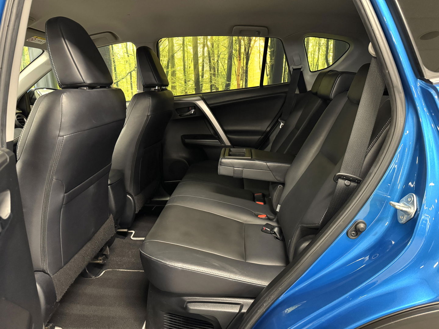 Toyota RAV4 2.5 Hybrid Executive Business | Elektrische Bestuurdersstoel | Cruise Control | Achteruitrijcamera | Parkeersensoren | Keyless | Elektrische Achterklep | Bluetooth | Navigatie |