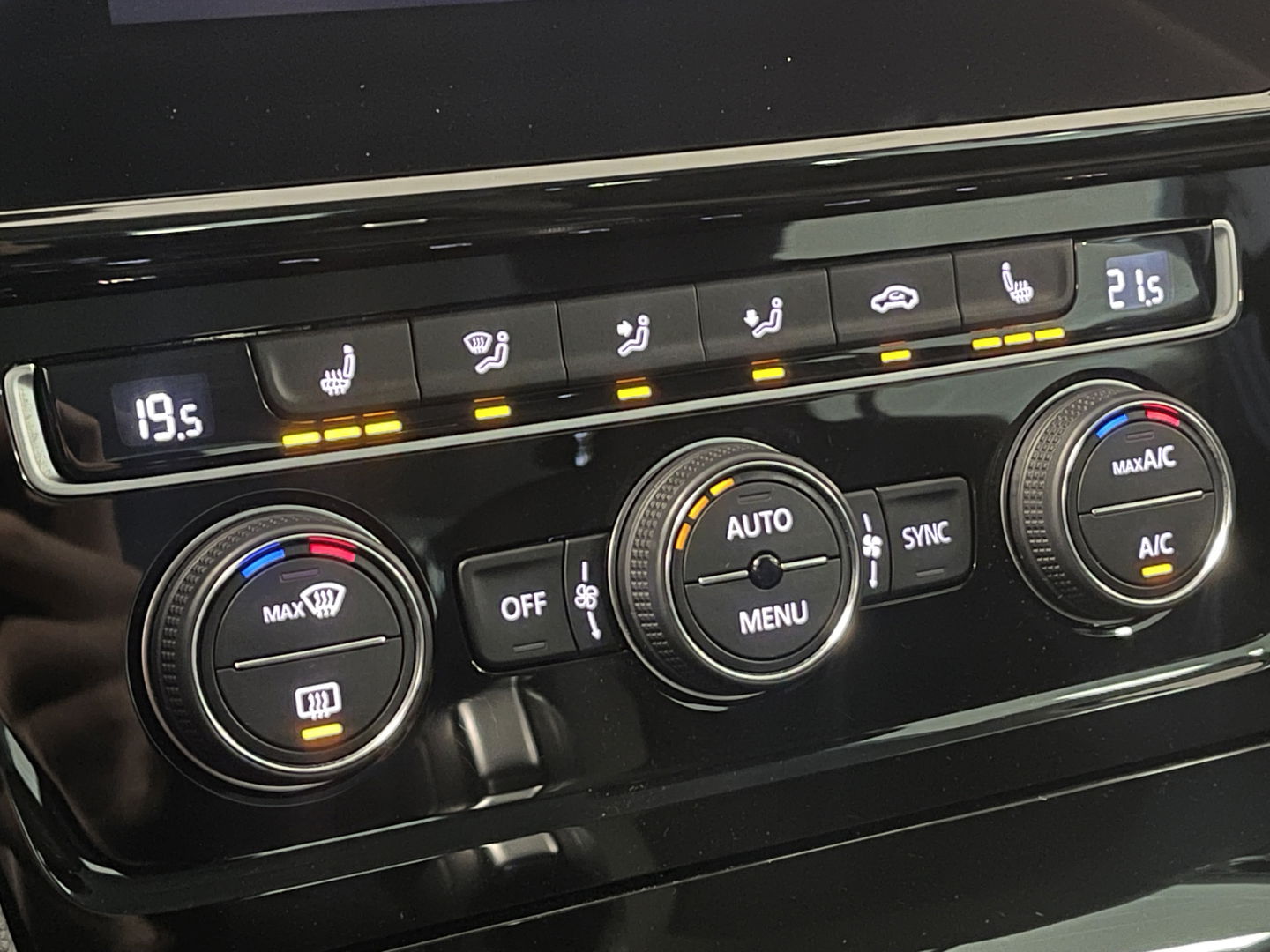 Volkswagen GOLF Variant 1.5 TSI Highline Business | Automaat! | Massagestoel | Apple Carplay | Android Auto | Navigatie | Stoelverwarming | Led | Adaptieve Cruise Control | Isofix | Parkeersensoren |