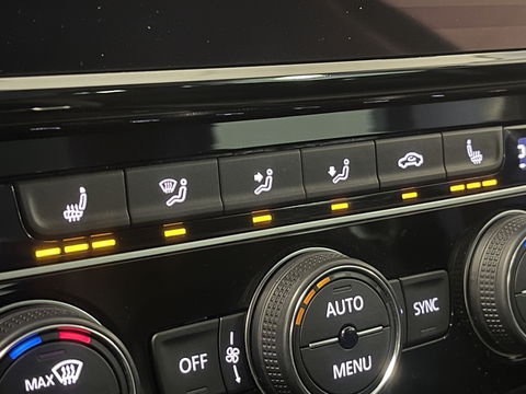 Volkswagen GOLF Variant 1.5 TSI Highline Business | Automaat! | Massagestoel | Apple Carplay | Android Auto | Navigatie | Stoelverwarming | Led | Adaptieve Cruise Control | Isofix | Parkeersensoren |