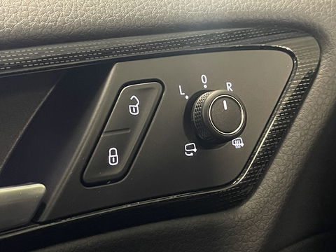 Volkswagen GOLF Variant 1.5 TSI Highline Business | Automaat! | Massagestoel | Apple Carplay | Android Auto | Navigatie | Stoelverwarming | Led | Adaptieve Cruise Control | Isofix | Parkeersensoren |