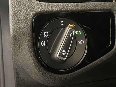 Volkswagen GOLF Variant 1.5 TSI Highline Business | Automaat! | Massagestoel | Apple Carplay | Android Auto | Navigatie | Stoelverwarming | Led | Adaptieve Cruise Control | Isofix | Parkeersensoren |
