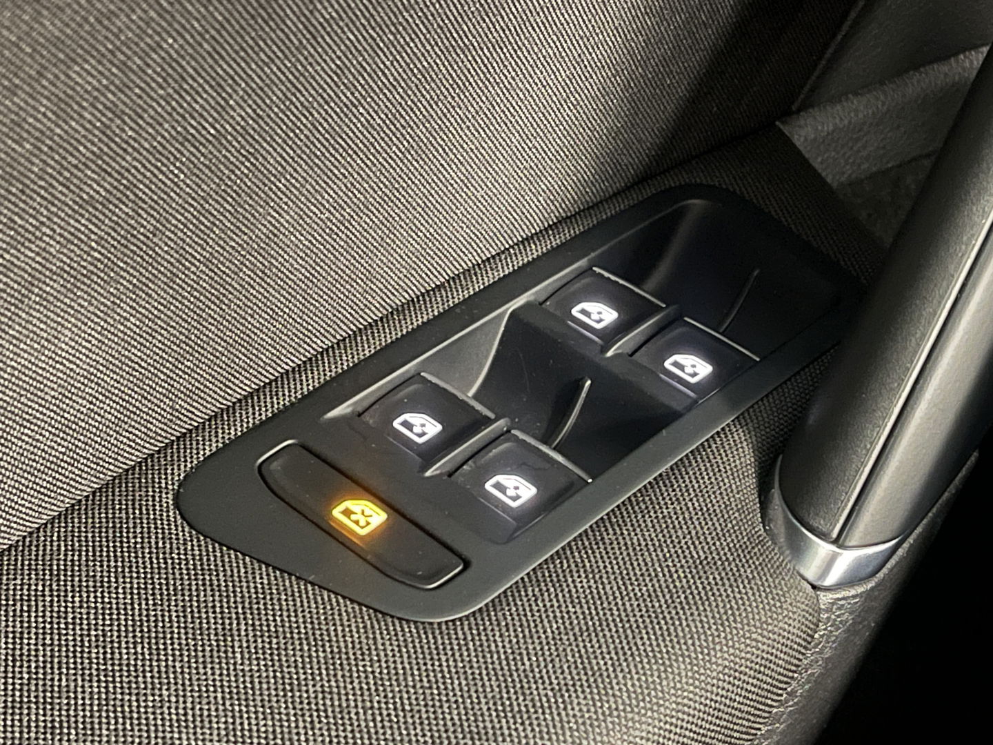 Volkswagen GOLF Variant 1.5 TSI Highline Business | Automaat! | Massagestoel | Apple Carplay | Android Auto | Navigatie | Stoelverwarming | Led | Adaptieve Cruise Control | Isofix | Parkeersensoren |