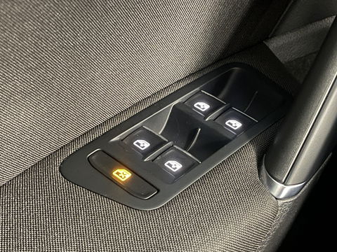 Volkswagen GOLF Variant 1.5 TSI Highline Business | Automaat! | Massagestoel | Apple Carplay | Android Auto | Navigatie | Stoelverwarming | Led | Adaptieve Cruise Control | Isofix | Parkeersensoren |