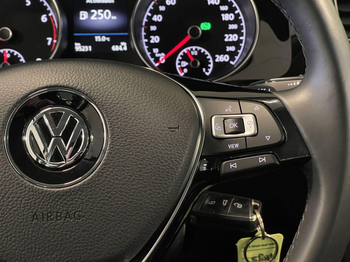 Volkswagen GOLF Variant 1.5 TSI Highline Business | Automaat! | Massagestoel | Apple Carplay | Android Auto | Navigatie | Stoelverwarming | Led | Adaptieve Cruise Control | Isofix | Parkeersensoren |