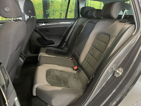 Volkswagen GOLF Variant 1.5 TSI Highline Business | Automaat! | Massagestoel | Apple Carplay | Android Auto | Navigatie | Stoelverwarming | Led | Adaptieve Cruise Control | Isofix | Parkeersensoren |