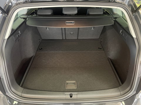 Volkswagen GOLF Variant 1.5 TSI Highline Business | Automaat! | Massagestoel | Apple Carplay | Android Auto | Navigatie | Stoelverwarming | Led | Adaptieve Cruise Control | Isofix | Parkeersensoren |
