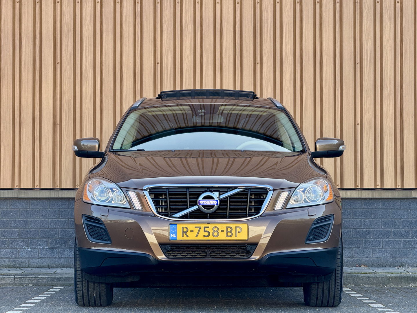 Volvo XC60 3.0 T6 AWD Summum | 305 PK! | 6 Cilinder | Panoramadak | Leder | Xenon | Navigatie | Elektrische Achterklep | Parkeersensoren | Cruise Control | Isofix | 18" Lichtmetaal |