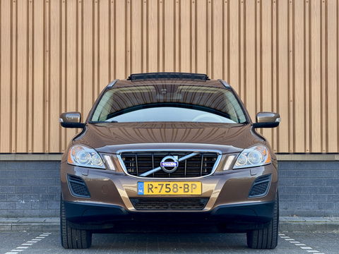 Volvo XC60 3.0 T6 AWD Summum | 305 PK! | 6 Cilinder | Panoramadak | Leder | Xenon | Navigatie | Elektrische Achterklep | Parkeersensoren | Cruise Control | Isofix | 18" Lichtmetaal |