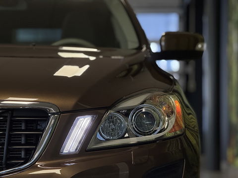 Volvo XC60 3.0 T6 AWD Summum | 305 PK! | 6 Cilinder | Panoramadak | Leder | Xenon | Navigatie | Elektrische Achterklep | Parkeersensoren | Cruise Control | Isofix | 18" Lichtmetaal |