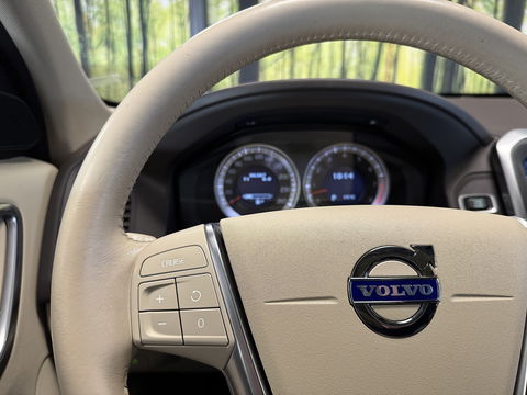 Volvo XC60 3.0 T6 AWD Summum | 305 PK! | 6 Cilinder | Panoramadak | Leder | Xenon | Navigatie | Elektrische Achterklep | Parkeersensoren | Cruise Control | Isofix | 18" Lichtmetaal |