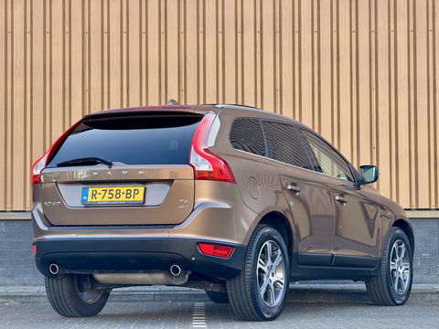 Volvo XC60 3.0 T6 AWD Summum | 305 PK! | 6 Cilinder | Panoramadak | Leder | Xenon | Navigatie | Elektrische Achterklep | Parkeersensoren | Cruise Control | Isofix | 18" Lichtmetaal |