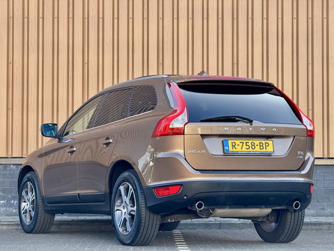 Volvo XC60 3.0 T6 AWD Summum | 305 PK! | 6 Cilinder | Panoramadak | Leder | Xenon | Navigatie | Elektrische Achterklep | Parkeersensoren | Cruise Control | Isofix | 18" Lichtmetaal |