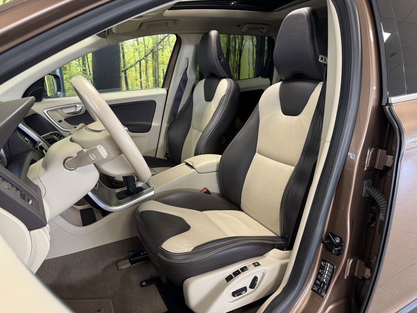 Volvo XC60 3.0 T6 AWD Summum | 305 PK! | 6 Cilinder | Panoramadak | Leder | Xenon | Navigatie | Elektrische Achterklep | Parkeersensoren | Cruise Control | Isofix | 18" Lichtmetaal |