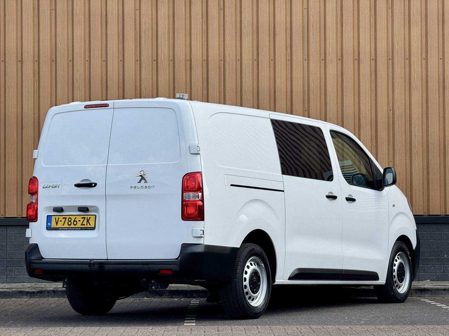 Peugeot Expert 231L 2.0 BlueHDI 120 DC Premium | 5 Persoons | Navigatie | Trekhaak | Apple Carplay | Android Auto | Cruise Control | Parkeersensoren Achter |