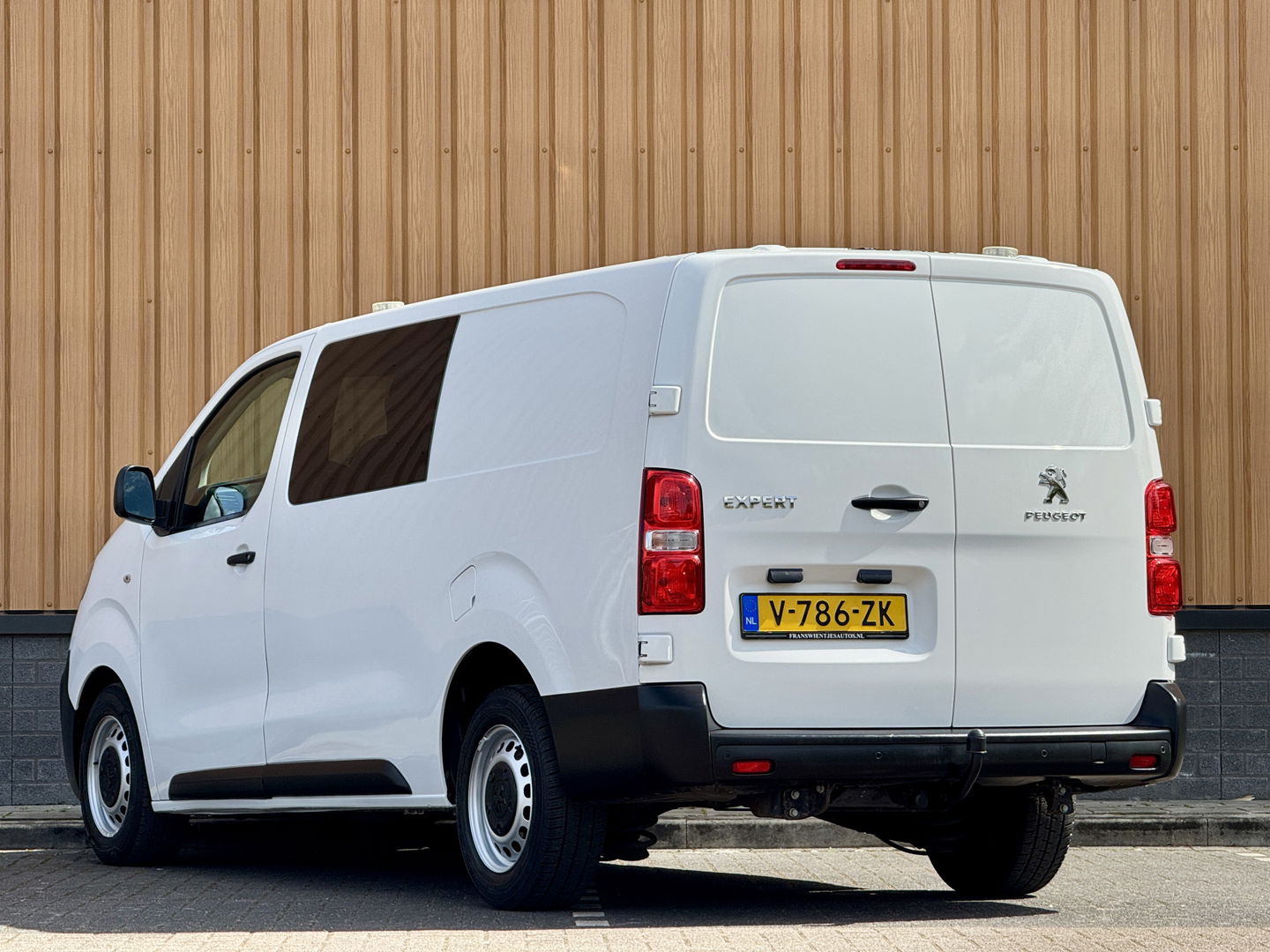 Peugeot Expert 231L 2.0 BlueHDI 120 DC Premium | 5 Persoons | Navigatie | Trekhaak | Apple Carplay | Android Auto | Cruise Control | Parkeersensoren Achter |