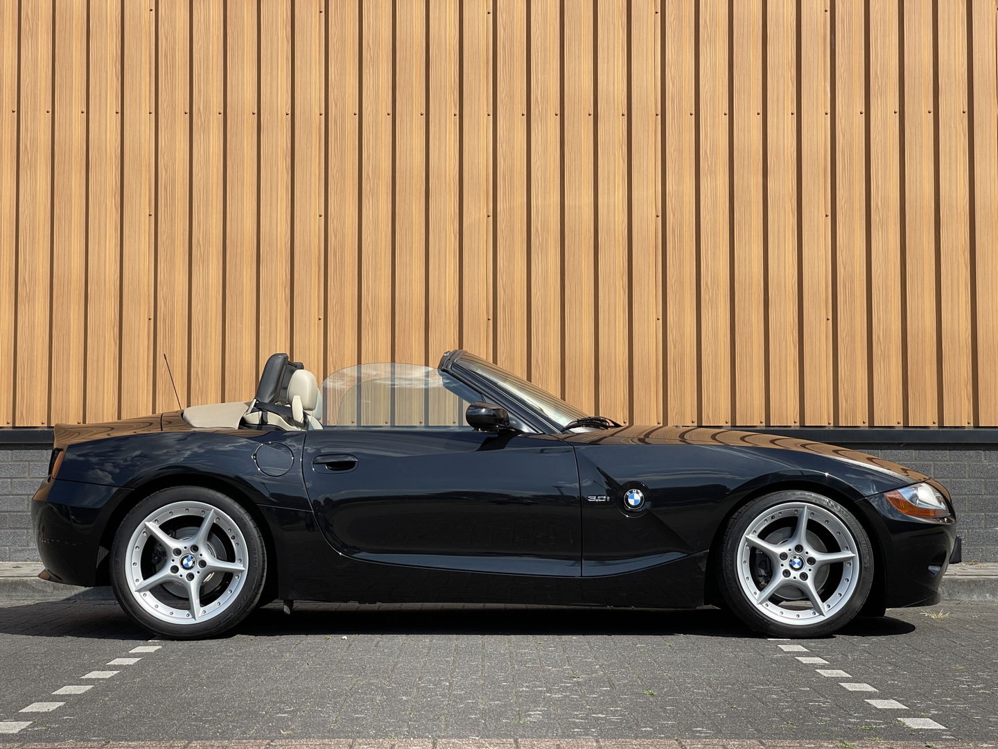 BMW Z4 Roadster 3.0i | Xenon | Airconditioning | Stoelverwarming | 18'' Lichtmetaal | Radio | Cruise Control |
