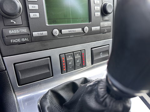Ford Mondeo 1.8-16V Platinum | Handel/Export | Afneembare Trekhaak | Cruise Control | Parkeersensoren Achter | Stoelverwarming | Voorruit Verwarming | Lichtmetaal 16" |