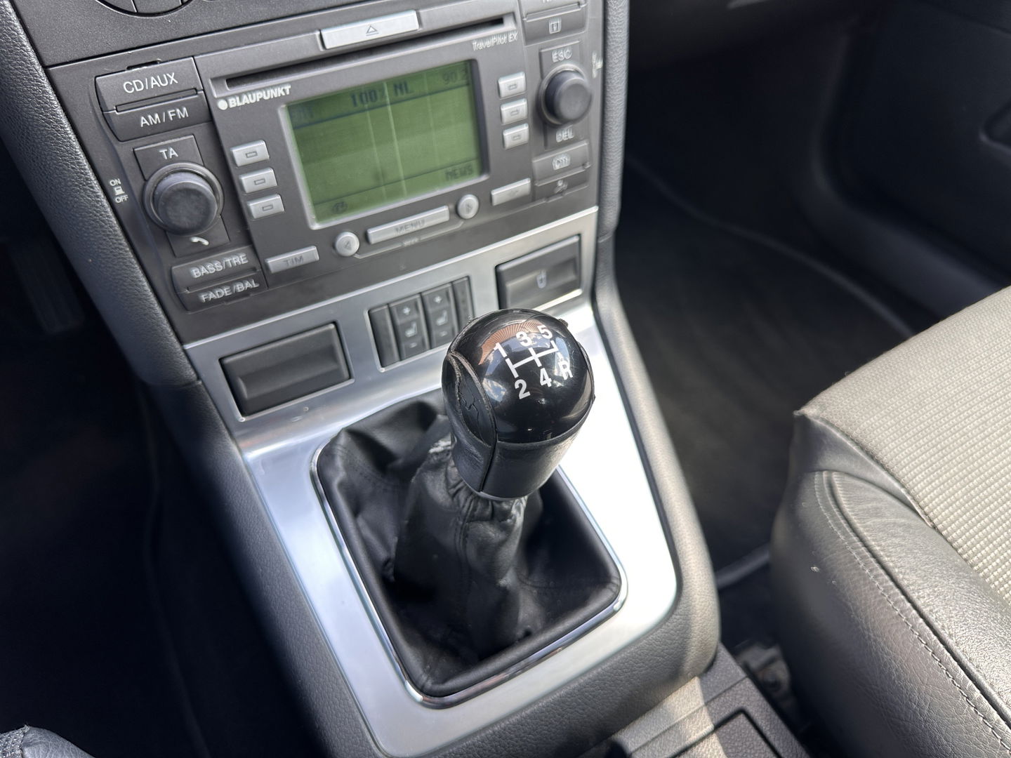 Ford Mondeo 1.8-16V Platinum | Handel/Export | Afneembare Trekhaak | Cruise Control | Parkeersensoren Achter | Stoelverwarming | Voorruit Verwarming | Lichtmetaal 16" |