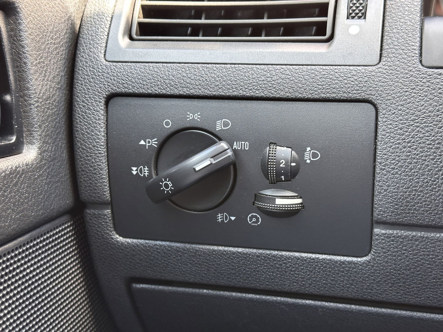 Ford Mondeo 1.8-16V Platinum | Handel/Export | Afneembare Trekhaak | Cruise Control | Parkeersensoren Achter | Stoelverwarming | Voorruit Verwarming | Lichtmetaal 16" |