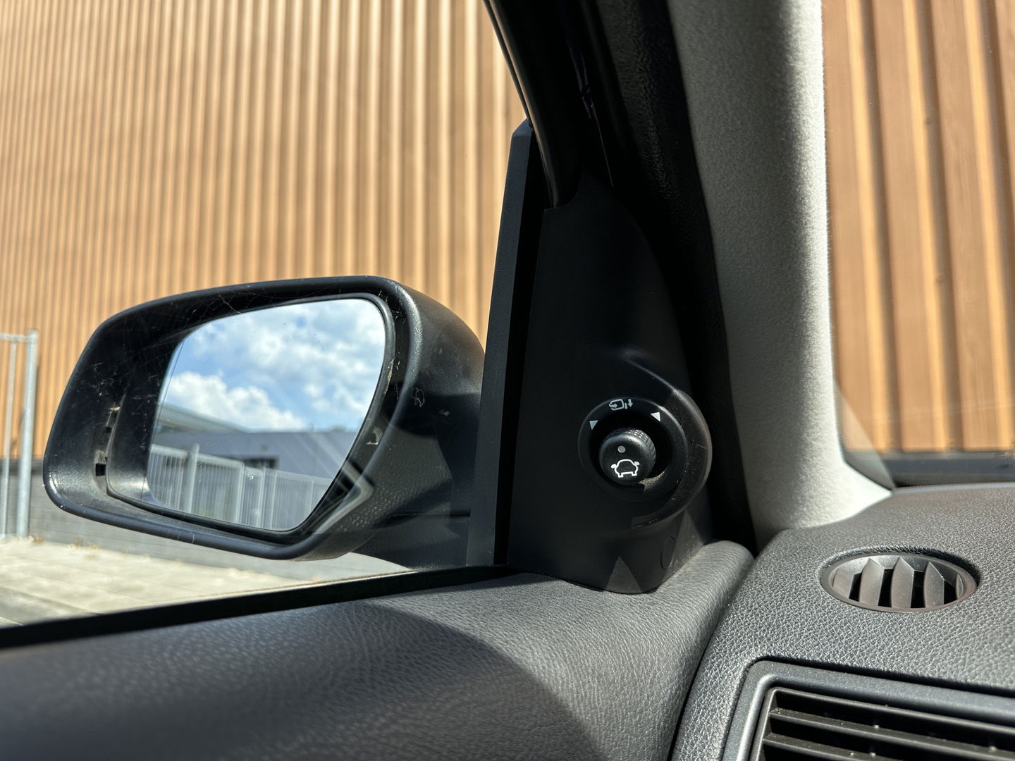 Ford Mondeo 1.8-16V Platinum | Handel/Export | Afneembare Trekhaak | Cruise Control | Parkeersensoren Achter | Stoelverwarming | Voorruit Verwarming | Lichtmetaal 16" |