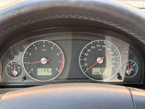 Ford Mondeo 1.8-16V Platinum | Handel/Export | Afneembare Trekhaak | Cruise Control | Parkeersensoren Achter | Stoelverwarming | Voorruit Verwarming | Lichtmetaal 16" |