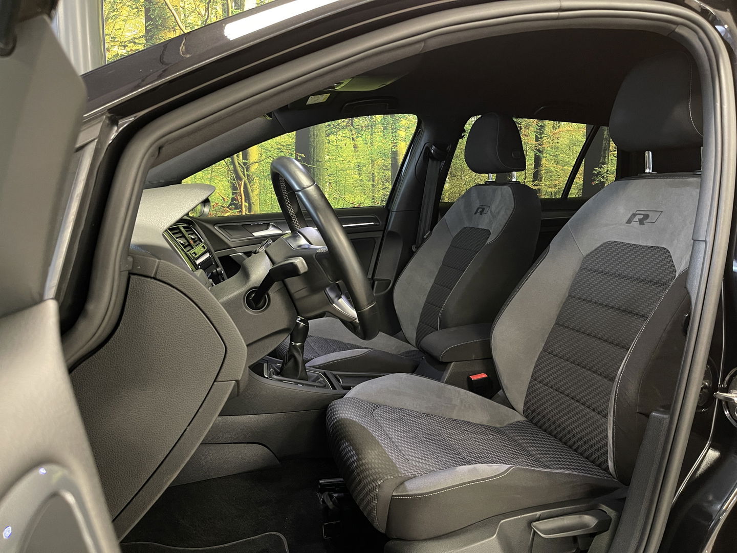 Volkswagen Golf 1.0 TSI Highline | Achteruitrijcamera | Adaptieve Cruise Control | Apple Carplay/Android Auto | Airconditioning | Parkeersensoren | DAB | Bluetooth |