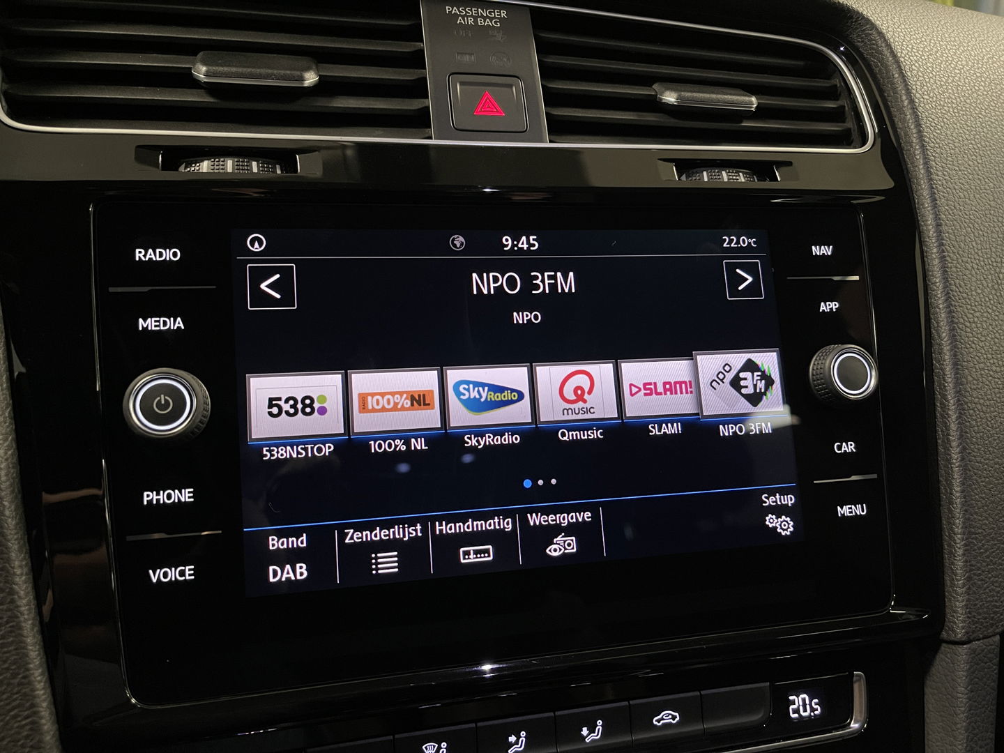 Volkswagen Golf 1.0 TSI Highline | Achteruitrijcamera | Adaptieve Cruise Control | Apple Carplay/Android Auto | Airconditioning | Parkeersensoren | DAB | Bluetooth |
