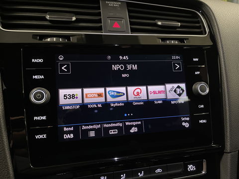 Volkswagen Golf 1.0 TSI Highline | Achteruitrijcamera | Adaptieve Cruise Control | Apple Carplay/Android Auto | Airconditioning | Parkeersensoren | DAB | Bluetooth |