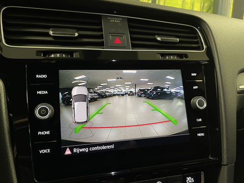 Volkswagen Golf 1.0 TSI Highline | Achteruitrijcamera | Adaptieve Cruise Control | Apple Carplay/Android Auto | Airconditioning | Parkeersensoren | DAB | Bluetooth |